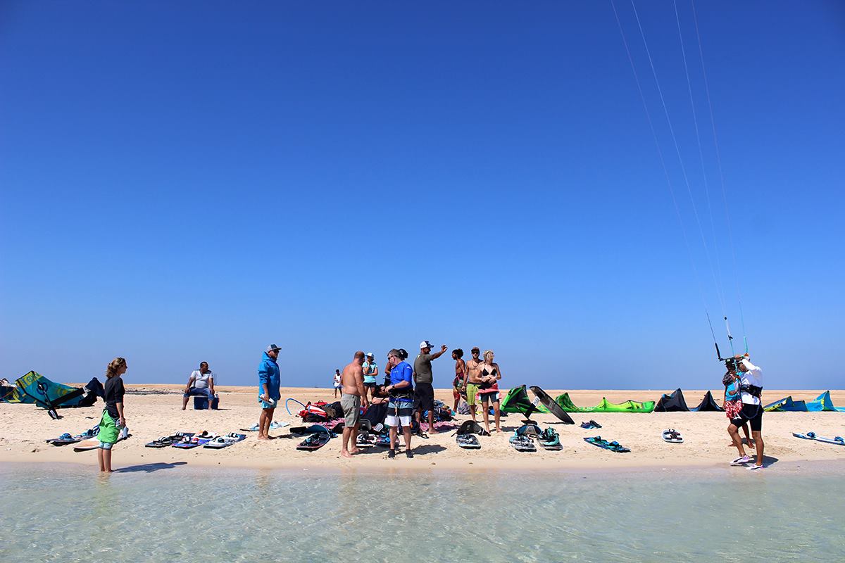 Equipments and guests all our on the beach prepping for first day of kiting!